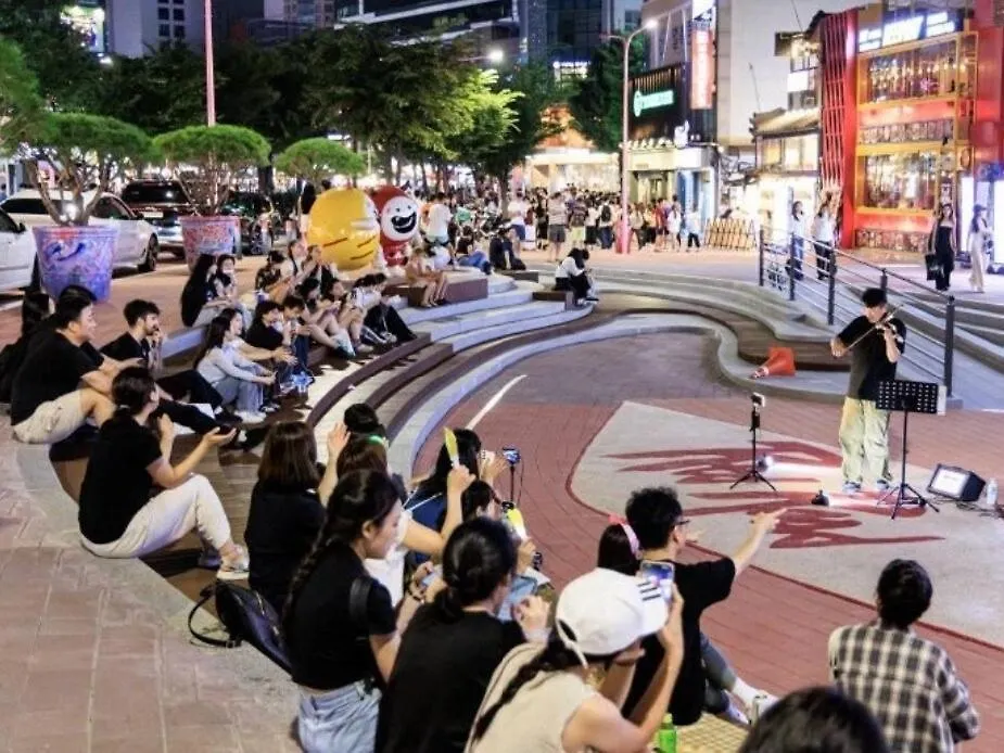 Hongdae 5 Minutes, Sangsu Station 2 Minutes, Maximum 6 People, 3 Queen Beds, Free Luggage Storage 首爾 公寓