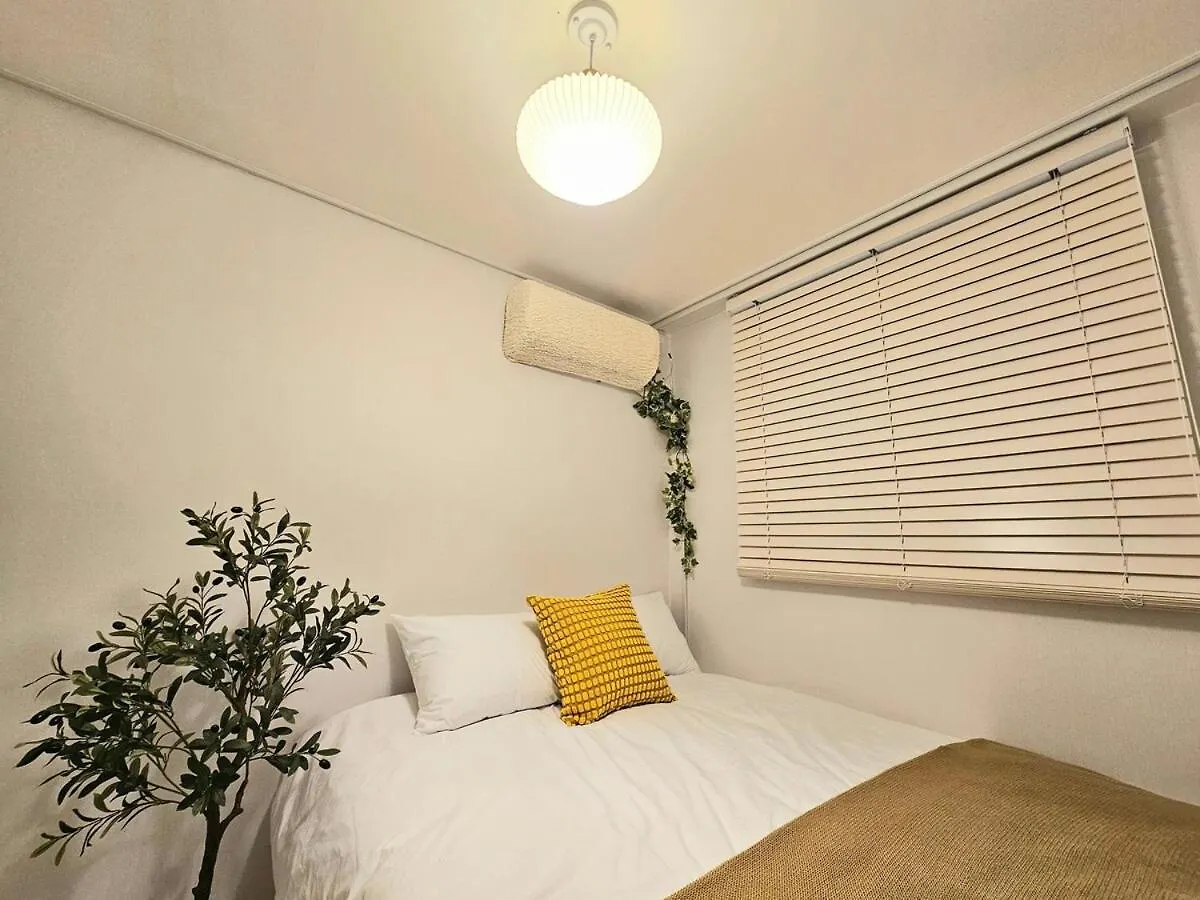 Hongdae 5 Minutes, Sangsu Station 2 Minutes, Maximum 6 People, 3 Queen Beds, Free Luggage Storage 首爾 公寓