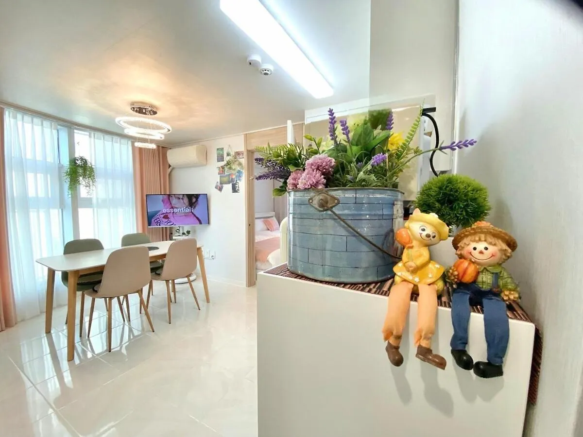 Hongdae 5 Minutes, Sangsu Station 2 Minutes, Maximum 6 People, 3 Queen Beds, Free Luggage Storage 首爾 0*,  韩国