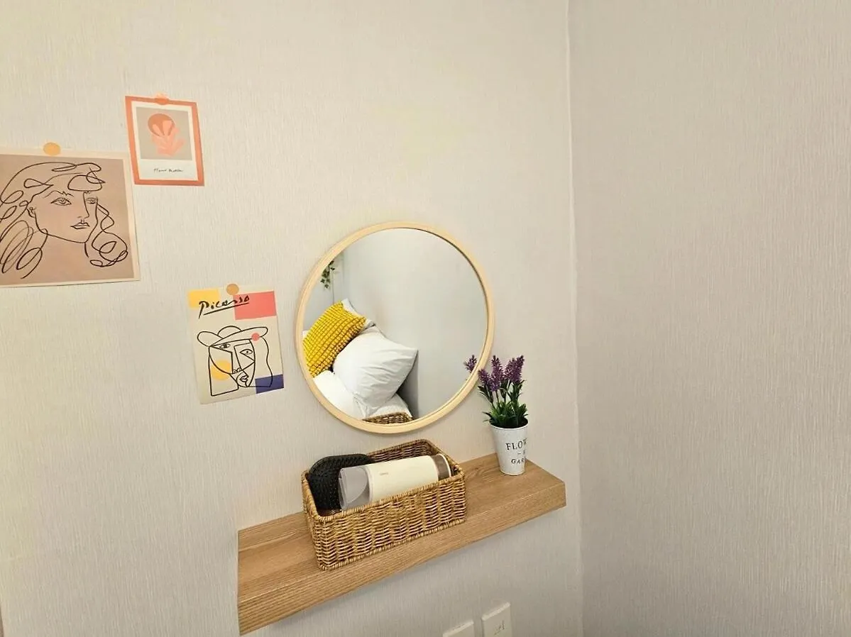 Hongdae 5 Minutes, Sangsu Station 2 Minutes, Maximum 6 People, 3 Queen Beds, Free Luggage Storage 首爾 0*,