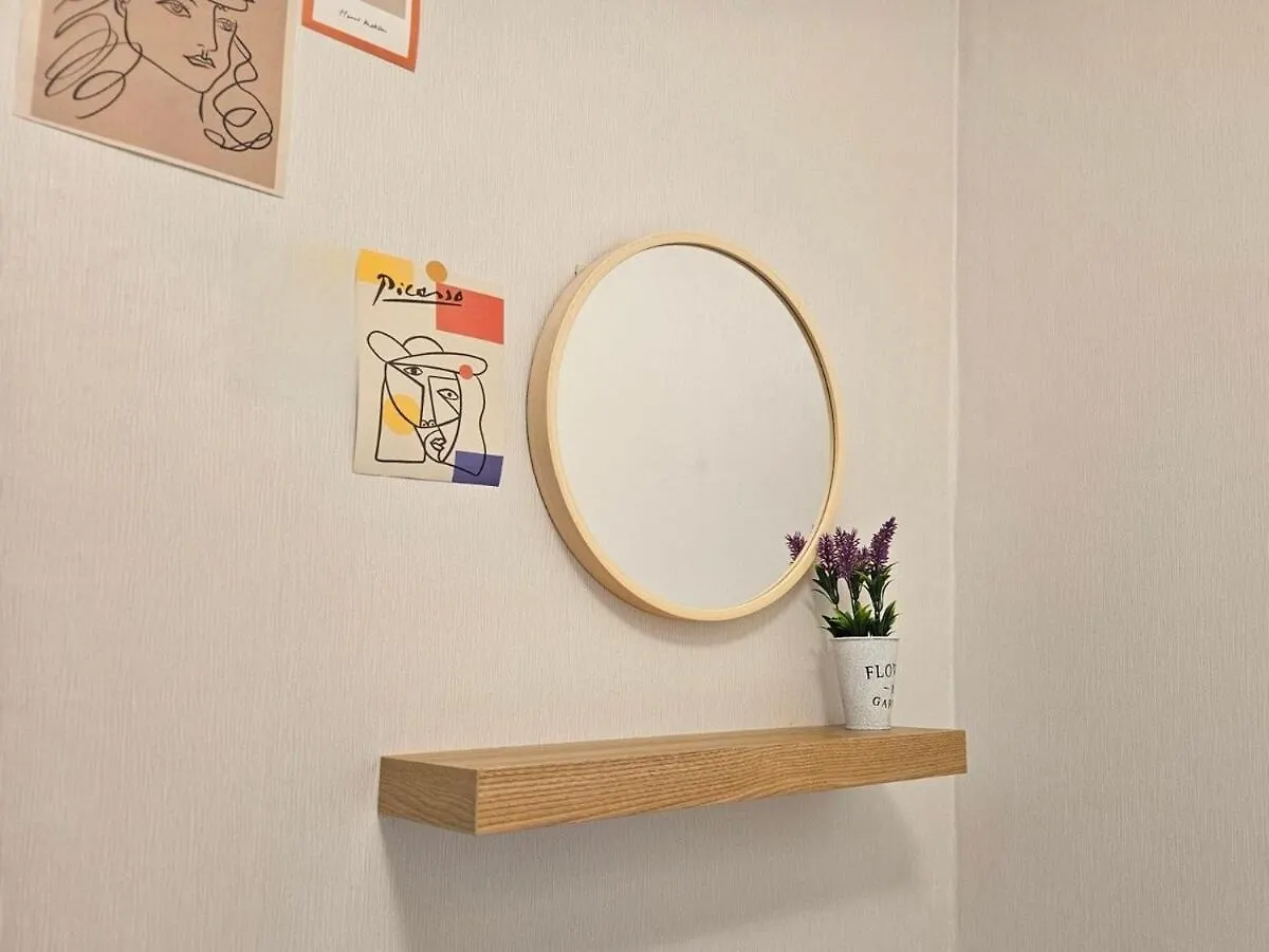 Hongdae 5 Minutes, Sangsu Station 2 Minutes, Maximum 6 People, 3 Queen Beds, Free Luggage Storage 首爾 公寓