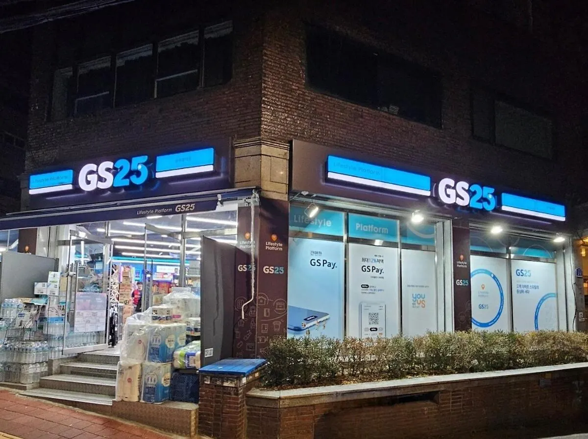 公寓 Hongdae 5 Minutes, Sangsu Station 2 Minutes, Maximum 6 People, 3 Queen Beds, Free Luggage Storage 首爾