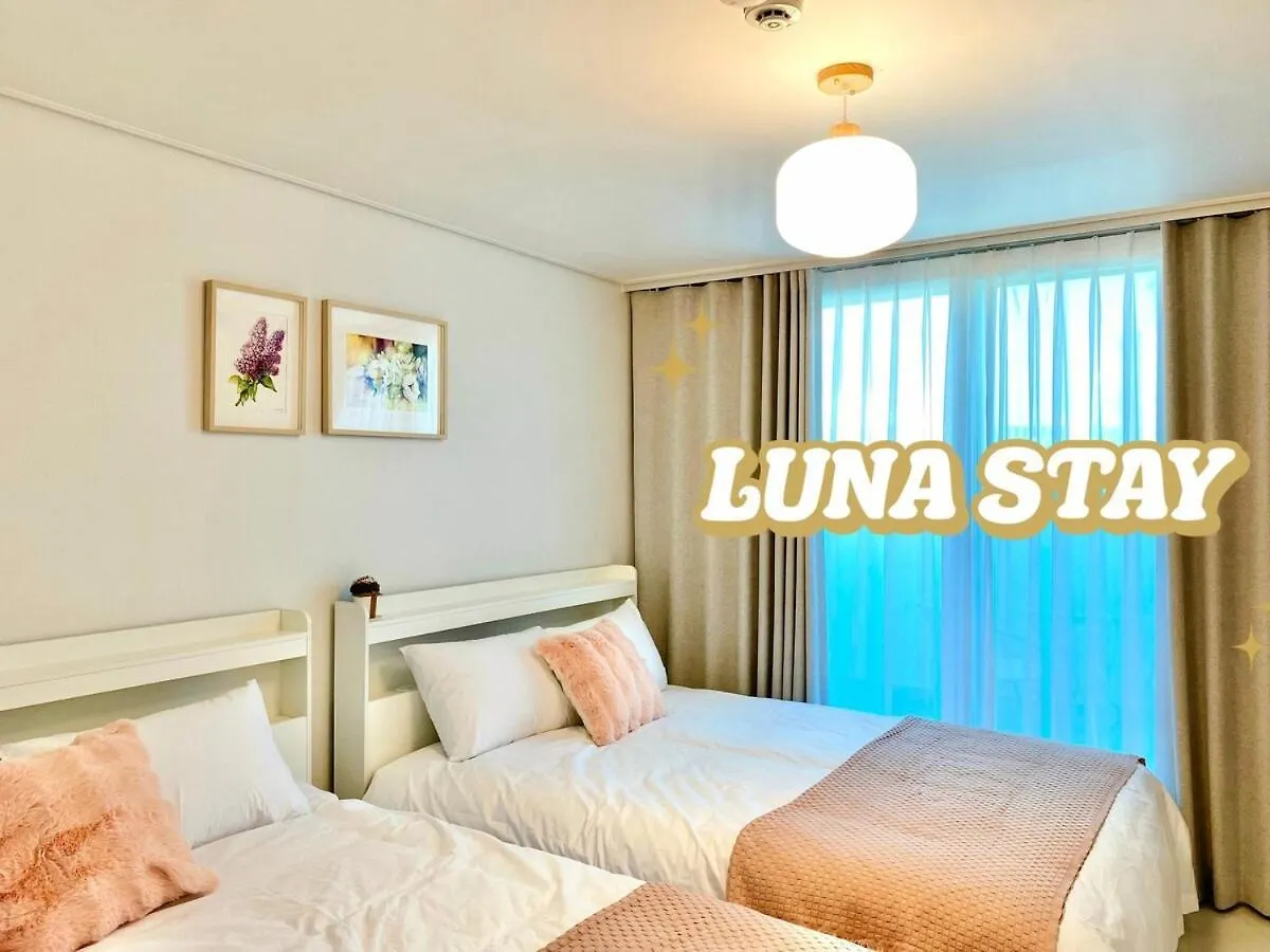 Hongdae 5 Minutes, Sangsu Station 2 Minutes, Maximum 6 People, 3 Queen Beds, Free Luggage Storage 首爾 0*,  韩国